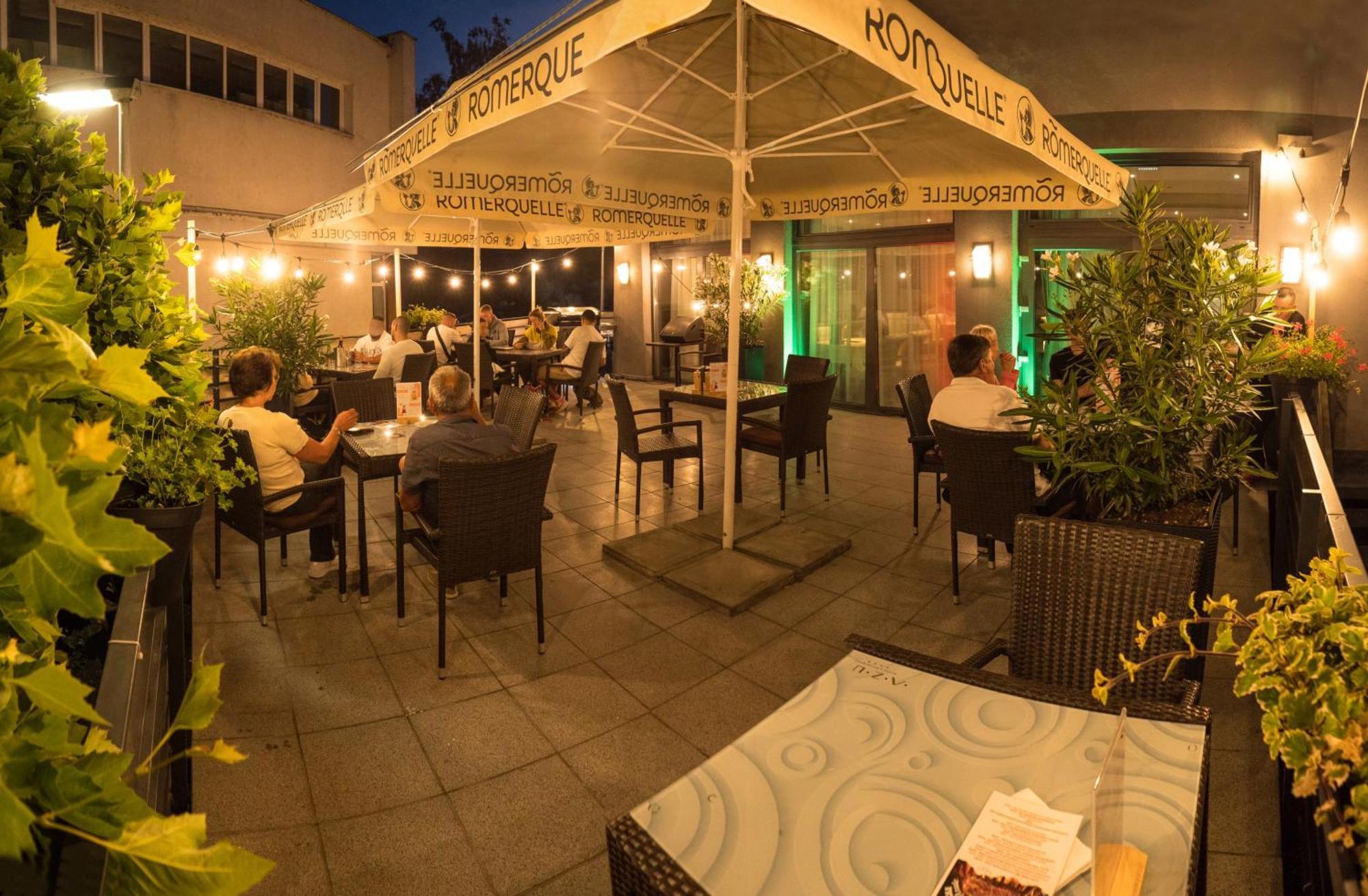 Azul Hotel & Restaurant パルティザンスケ エクステリア 写真